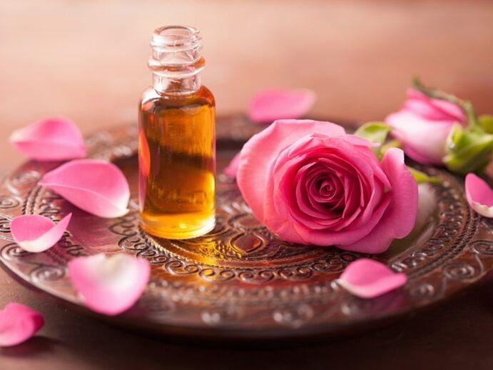 El aceite de rosa puede ser particularmente beneficioso para la renovación de las células de la piel. 