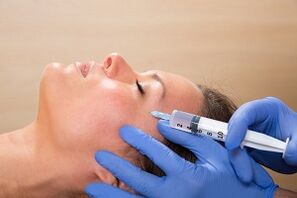 procedimiento de mesoterapia para el rejuvenecimiento de la piel